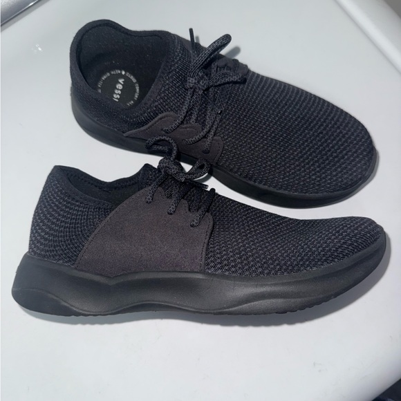 Vessi - Everyday Waterproof Sneakers - Picture 2 of 5